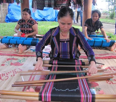 “Zeng” weaving revived in A Luoi district, Thua Thien Hue province - ảnh 1